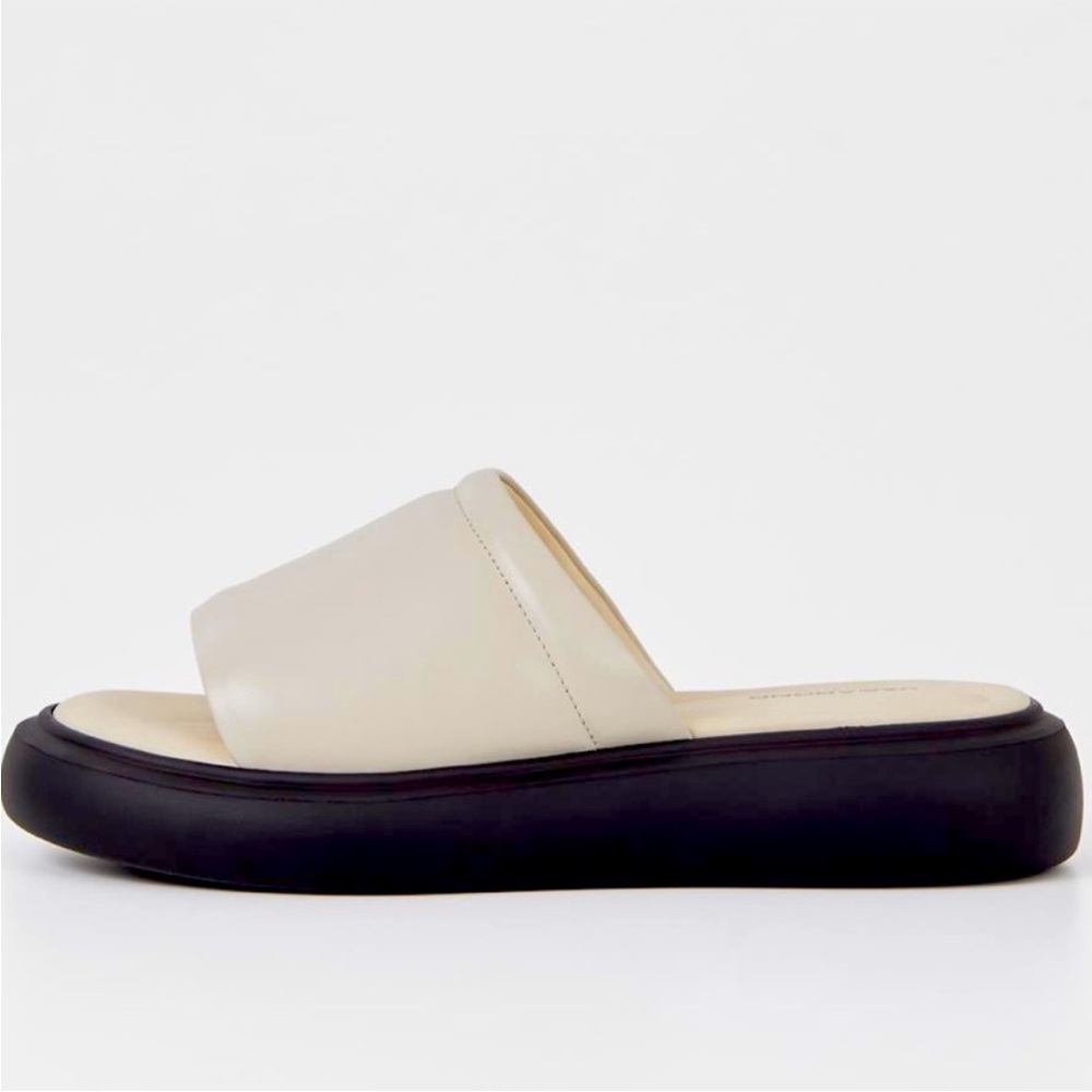 Vagabond Cream and Black Blenda Sandals